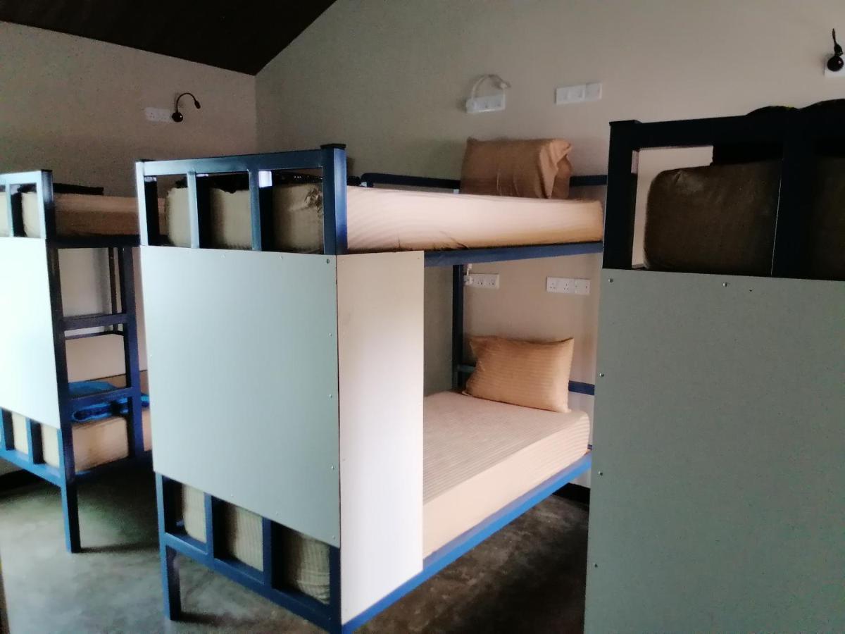 Pub Ceylon Hostel Ела Екстериор снимка