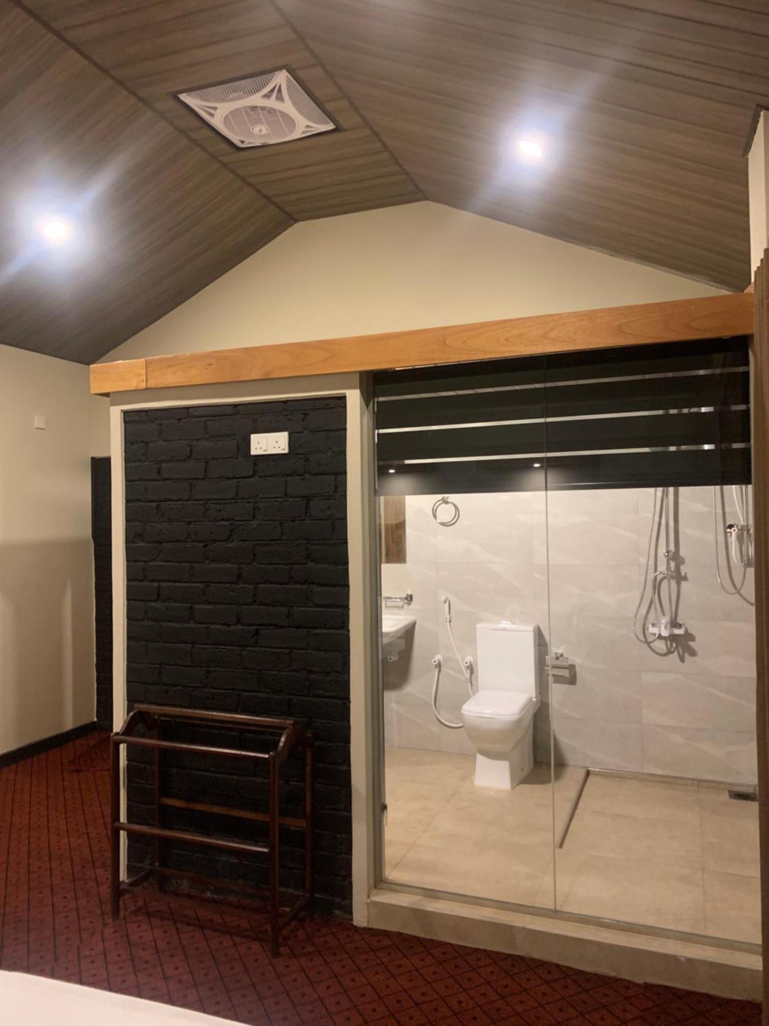 Pub Ceylon Hostel Ела Екстериор снимка
