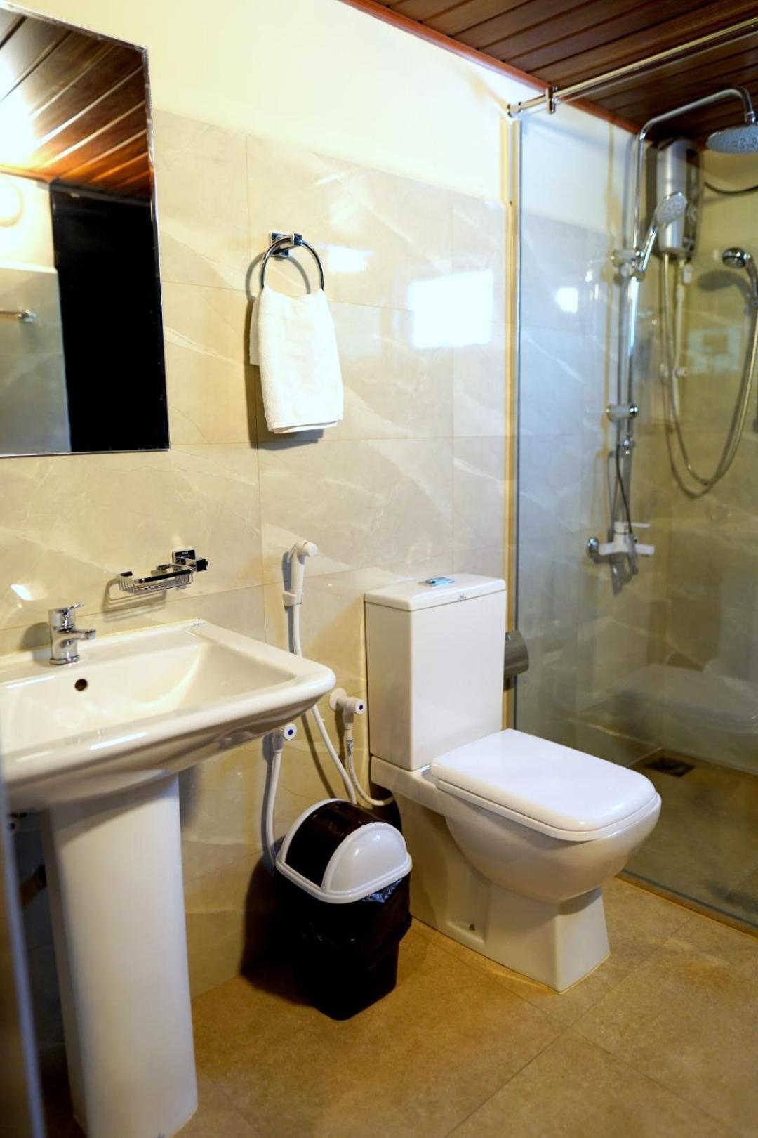 Pub Ceylon Hostel Ела Екстериор снимка