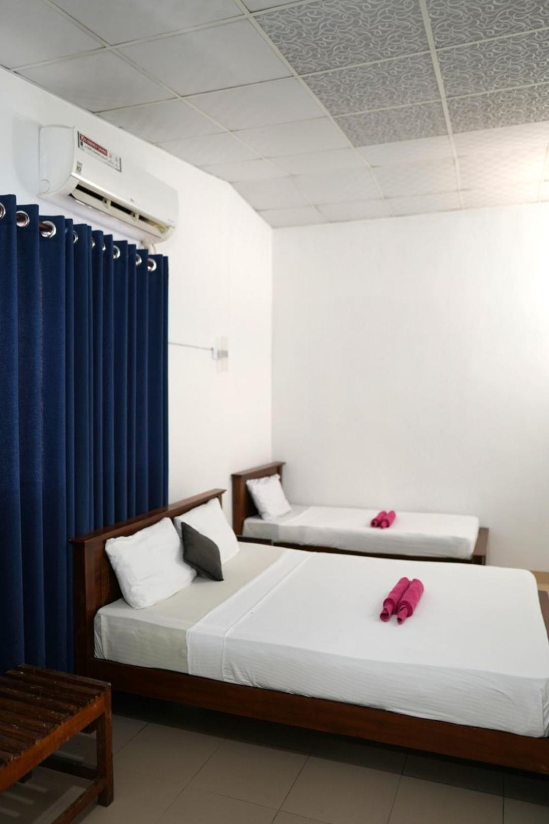 Pub Ceylon Hostel Ела Екстериор снимка