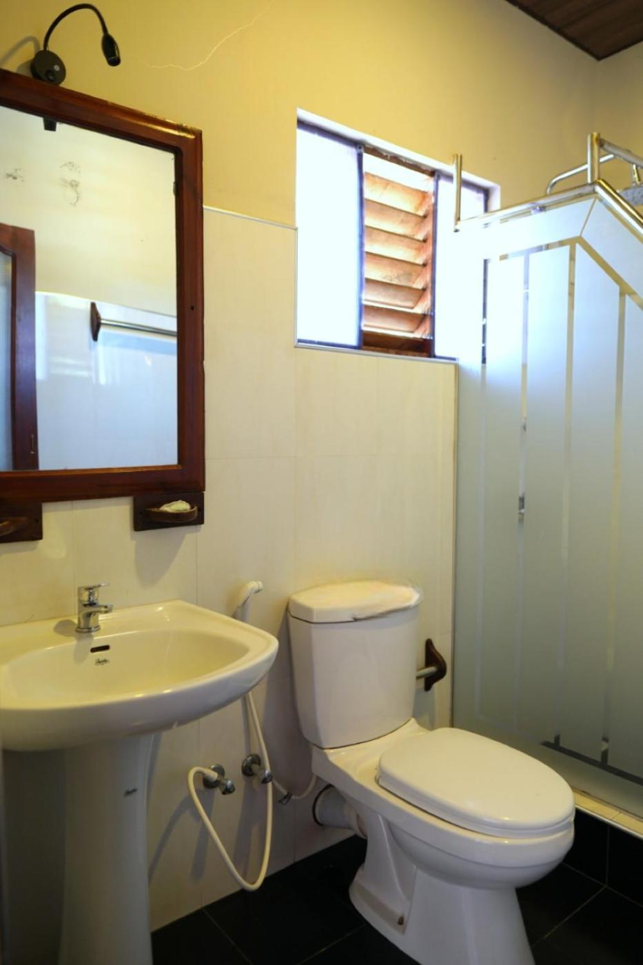 Pub Ceylon Hostel Ела Екстериор снимка