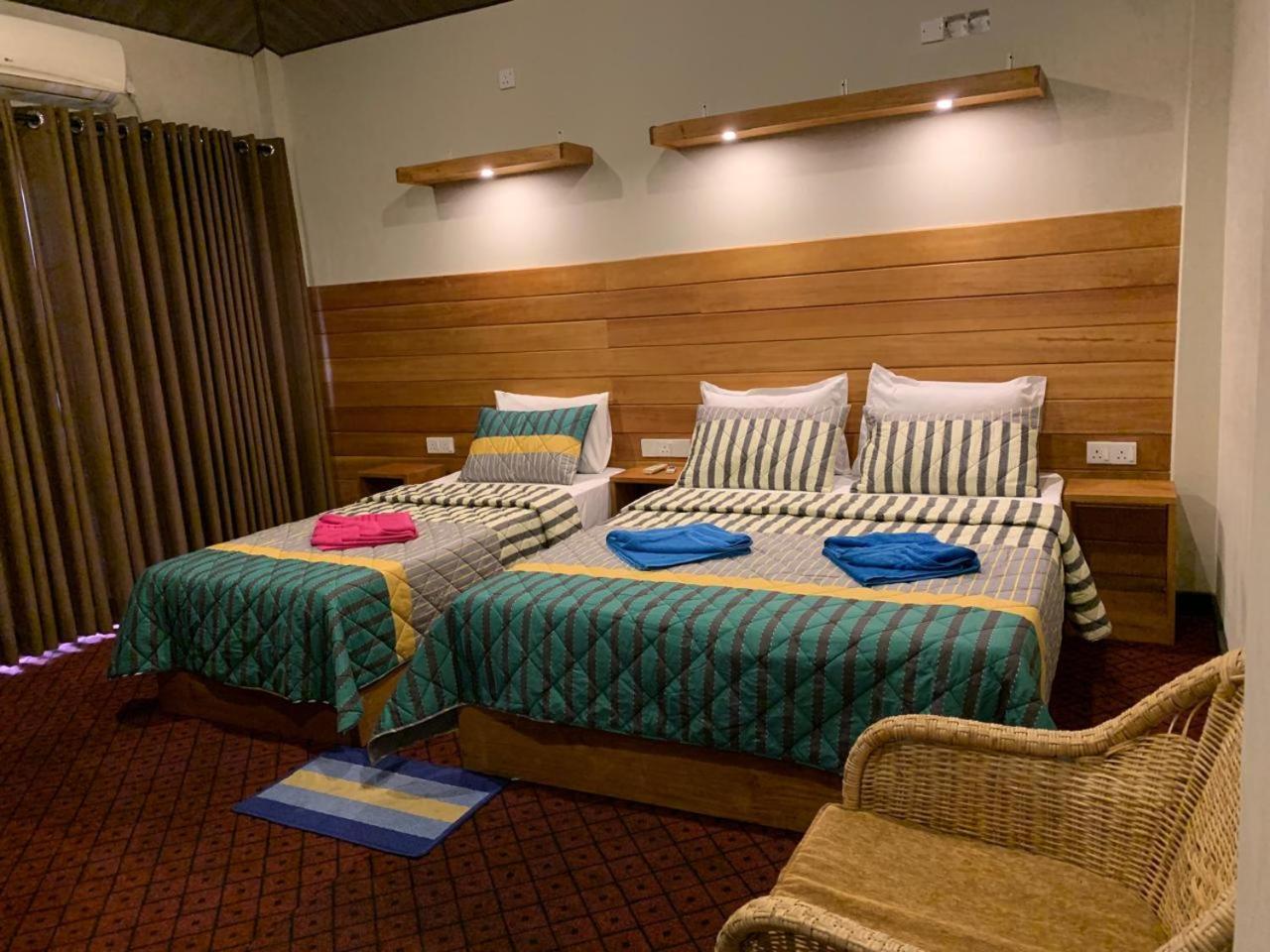Pub Ceylon Hostel Ела Екстериор снимка